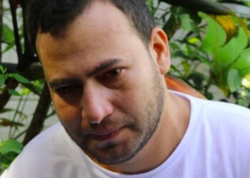 Decretan detención provisional para agente policial acusado de asesinar a su esposa