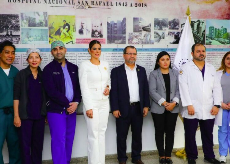 Minsal y ginecólogos estadounidenses realizan jornada de cirugías en beneficio de mujeres salvadoreñas