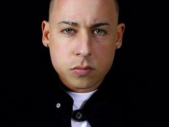 Arrestan al cantante Cosculluela por violencia de género
