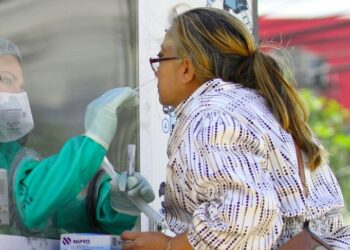 Salud lleva a cabo tamizaje comunitario en el bulevar de Los Héroes, San Salvador