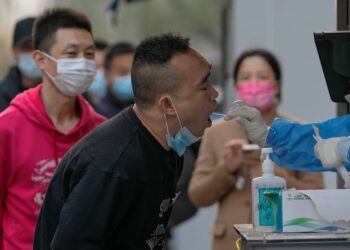 El gobierno chino ordenó confinamiento y pruebas masivas de coronavirus para más de un millón de personas en Shanghai