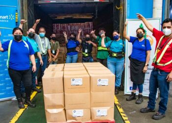 Walmart realiza donativo para ayudar a familias afectadas a causa de la depresión tropical Julia