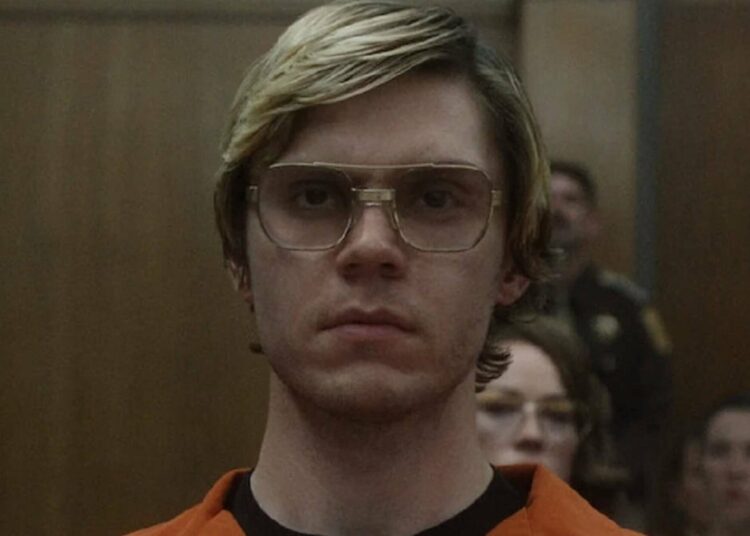 Dahmer logra 300 millones de horas vistas en su primera semana