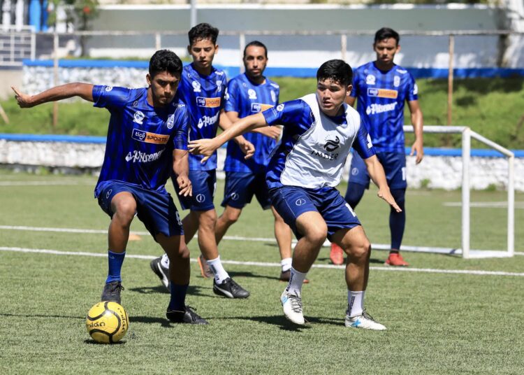 San Salvador tratará de pegar primero