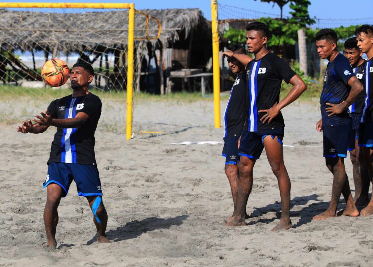 Trabajo físico y técnico para el equipo nacional de fútbol playa