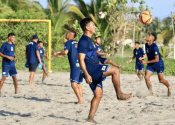 INDES mantiene al día la entrega del estímulo deportivo al equipo nacional de fútbol playa