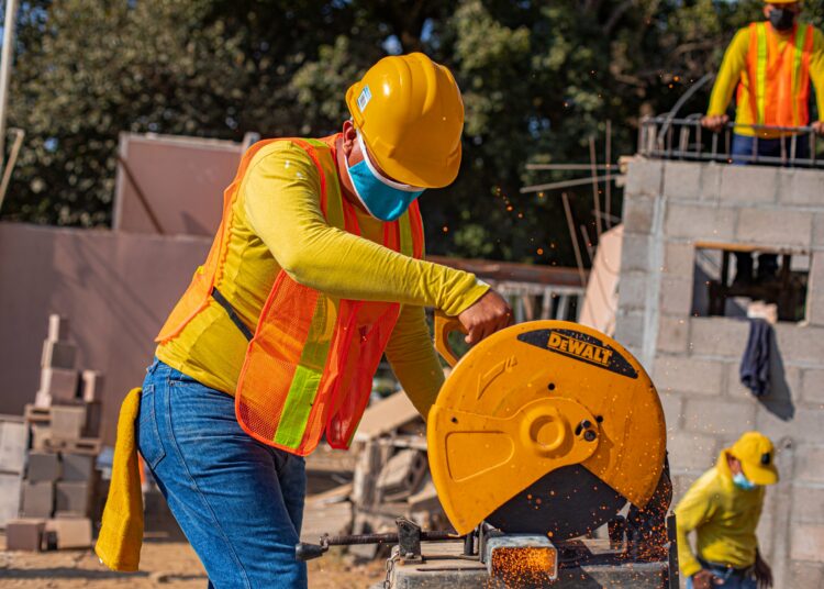 Privados de libertad reparan espacios para la PNC y hospitales de El Salvador