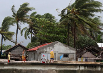 45 muertos y más de 40.000 evacuados por la tormenta tropical Nalgae en Filipinas