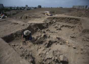 Arqueólogos encuentran en Perú ocho momias de la época colonial