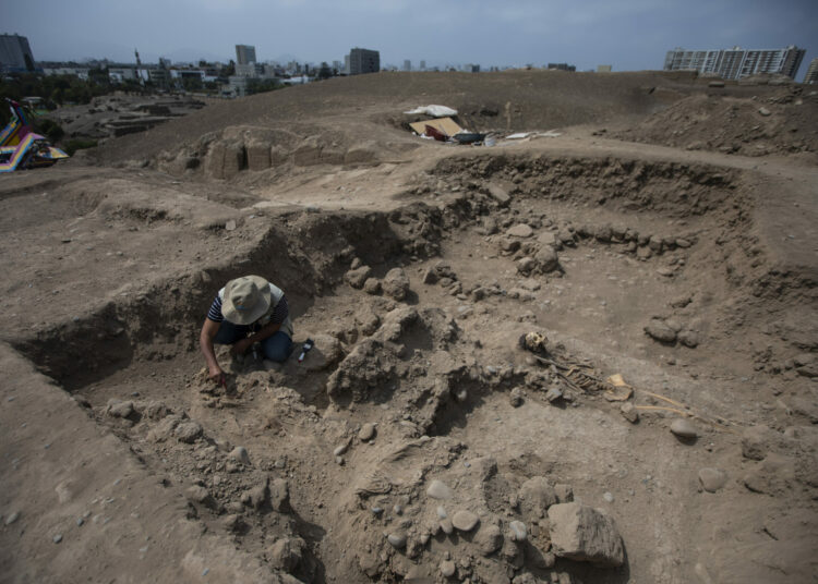 Arqueólogos encuentran en Perú ocho momias de la época colonial