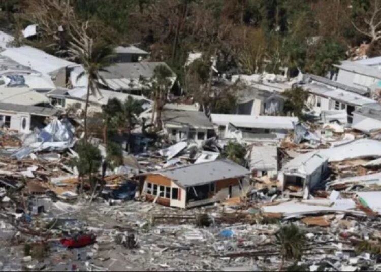 El Gobierno de EEUU aprueba más de 300 millones de dólares en ayudas para miles de damnificados por Ian