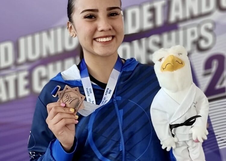 Gabriella Izaguirre logra bronce mundial para el karate salvadoreño