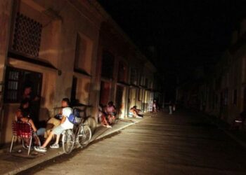 La electricidad vuelve a La Habana pero siguen protestas