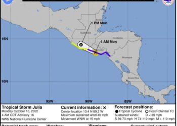 Fuertes ráfagas de vientos, constantes lluvias intensas debido a la tormenta tropical Julia para este lunes