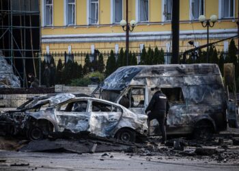 Continúan los bombardeos rusos contra infraestructuras clave en Ucrania