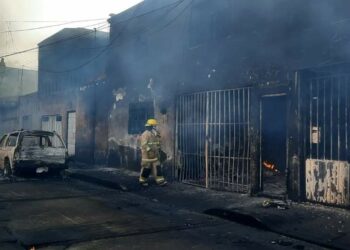 (VIDEOS) Tren chocó contra una pipa en Aguascalientes , México sin dejar víctimas mortales sólo daños materiales