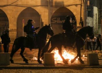 (VIDEOS) Estallan fuertes disturbios en Jerusalén Este entre palestinos y la Policía israelí