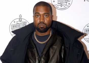 Kanye West fue expulsado de una reconocida tienda de zapatos en Los Ángeles por sus comentarios antisemitas