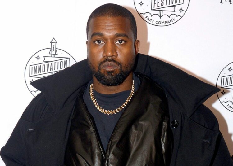 Kanye West fue expulsado de una reconocida tienda de zapatos en Los Ángeles por sus comentarios antisemitas