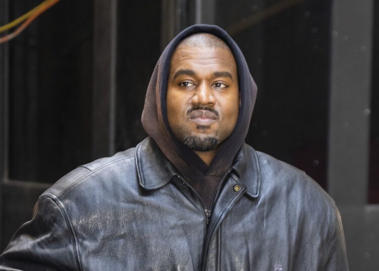 Instagram y Twitter restringieron las cuentas del rapero Kanye West por publicar mensajes antisemitas