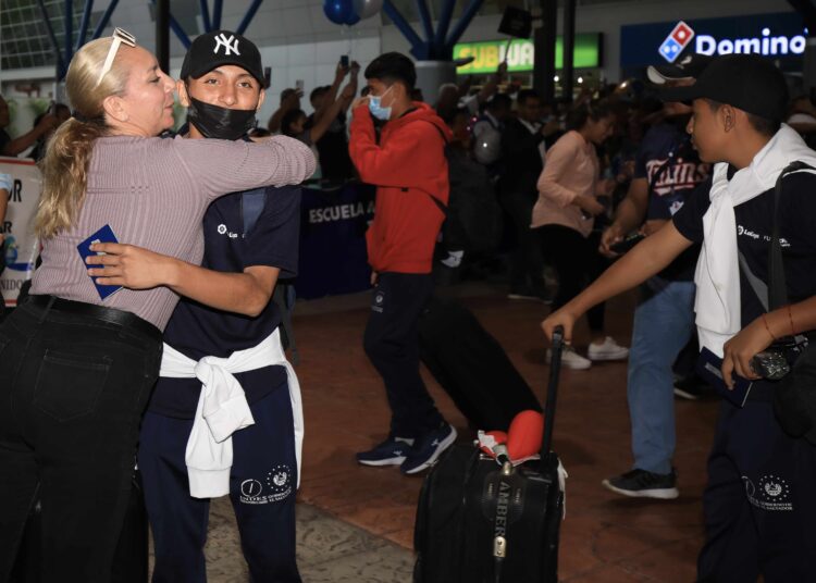 Emotivo recibimiento para los 24 niños salvadoreños que participaron en el Campus Internacional