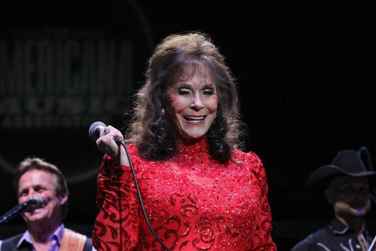 Murió Loretta Lynn, la leyenda de la música country