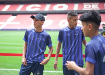 Niños salvadoreños conocieron el estadio Cívitas Metropolitano y realizaron primer entrenamiento
