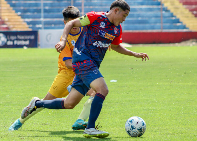 Santa Ana empata ante Ahuachapán y espera rival para cuartos de final