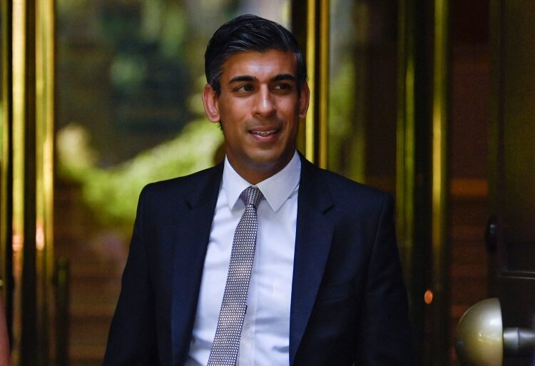 Rishi Sunak se convierte en el favorito en la carrera a primer ministro británico