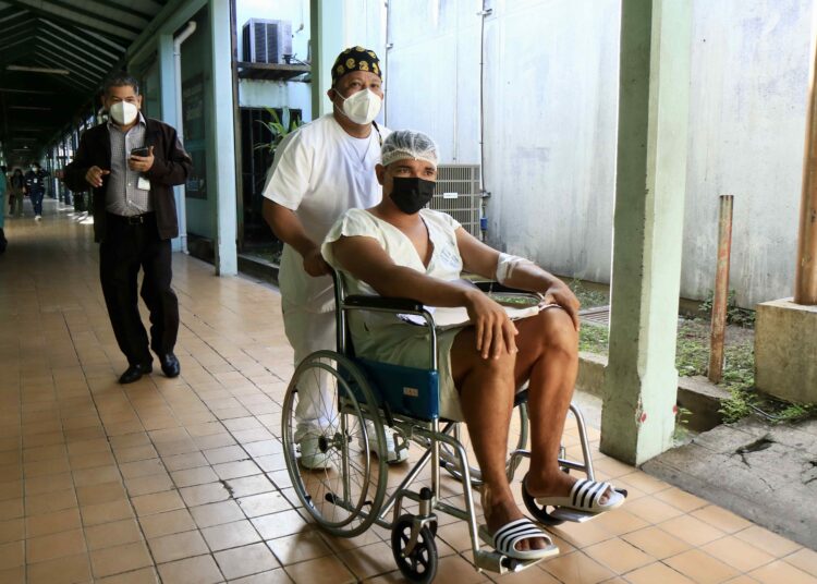 Rubén Batres fue operado de su rodilla izquierda