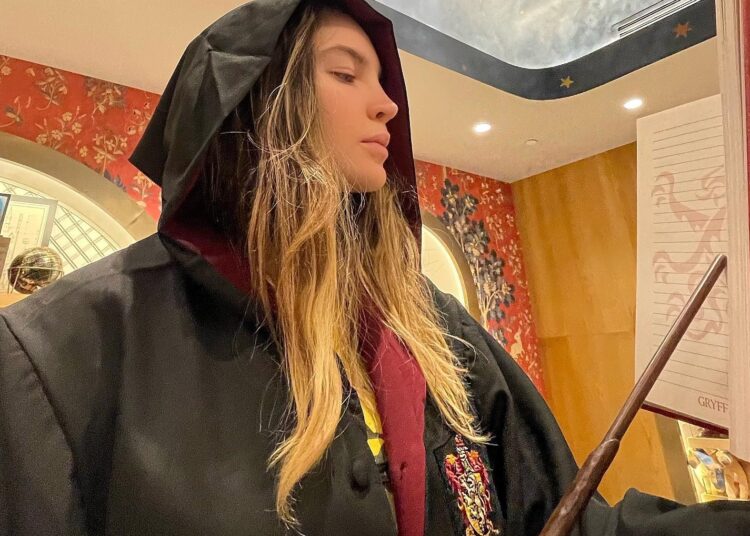Belinda se va de compras para celebrar Halloween