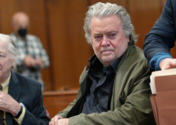 Steve Bannon, ex asesor de Donald Trump, fue sentenciado a cuatro meses de cárcel por negarse a testificar ante el Congreso