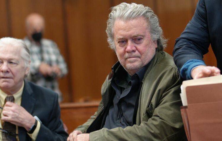 Steve Bannon, ex asesor de Donald Trump, fue sentenciado a cuatro meses de cárcel por negarse a testificar ante el Congreso