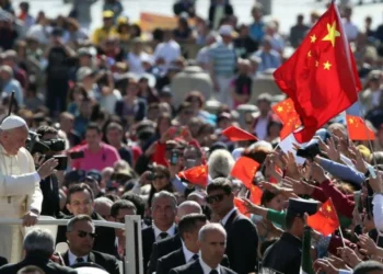 El Vaticano y China renovaron por dos años un histórico acuerdo sobre el nombramiento de obispos