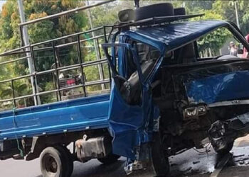 Camión pierde los frenos y choca en la parte trasera de un pick en Izalco