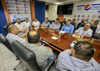 El presidente del INDES se reunió con los presidentes y representantes de la Primera División, que entre otras cosas solicitaron ayuda económica