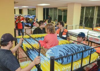 Reportan evacuaciones de decenas de personas en la franja costera y otros puntos del país a raíz de la tormenta Julia