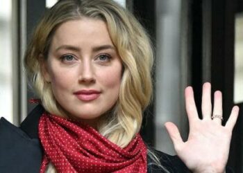 Amber Heard reencuentra la felicidad: es captada en público de vacaciones en España