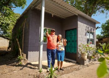 Ministra Michelle Sol entrega viviendas en diferentes municipios de Santa Ana