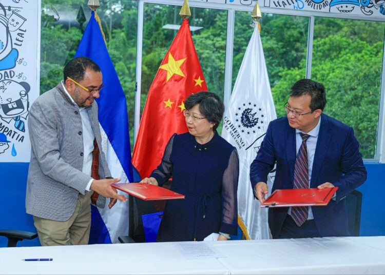 Embajada de China y ANDA firman acuerdo para la potabilización del Lago de Ilopango