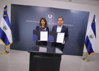 Superintendencia del Sistema Financiero firma convenio con FosoFamilia para fortalecer microempresarios