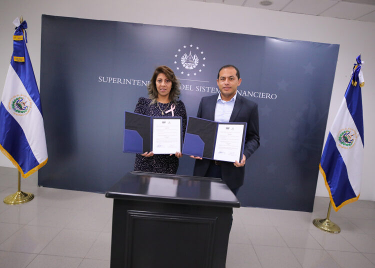 Superintendencia del Sistema Financiero firma convenio con FosoFamilia para fortalecer microempresarios