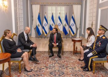 Vicepresidente Félix Ulloa recibe Cartas Credenciales de nuevos embajadores acreditados en El Salvador