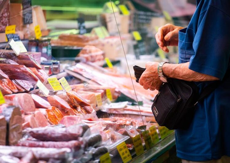 Debido a la inflación a la mayoría de los españoles el salario no les alcanza