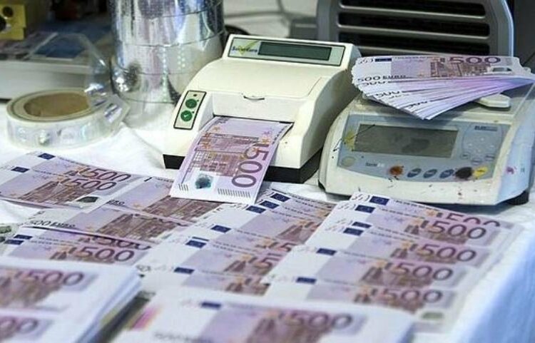 Descubren el mayor laboratorio de falsificación de billetes de 500 euros de Europa tras la compra de una bicicleta eléctrica