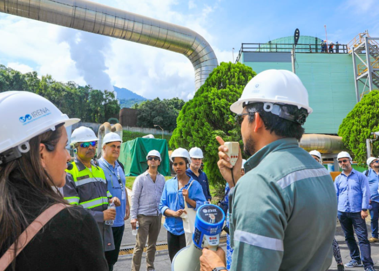 Cumbre mundial de energía geotérmica concluye con visita a la planta productora de Berlín en Usulután