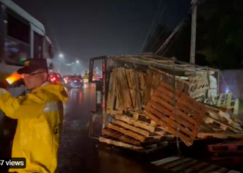 VMT reporta vehículo volcado en carretera hacia Sonsonate, cerca de Nuevo Lourdes