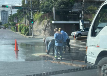 La ANDA conecta paso de aguas negras en la tubería que fue reparada sobre el Paseo General Escalón