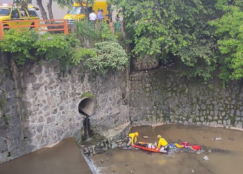 Comandos de Salvamento rescatan a persona que cayó al vacío en quebrada El Piro