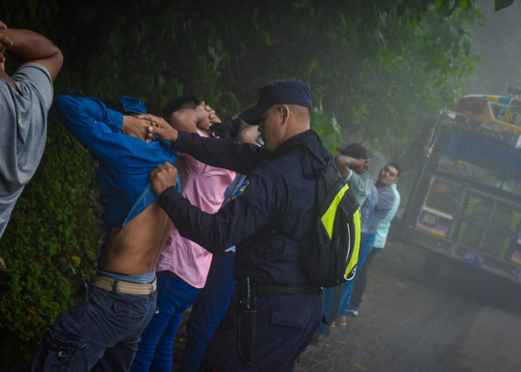 PNC y Fuerza Armada continúan la búsqueda de pandilleros en el municipio de Comasagua